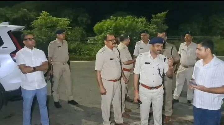Jamshedpur Firing: रेस्टोरेंट फायरिंग के दो शूटरों ने पुलिस पर चलाई गोली, जवाबी कार्रवाई में दोनों के पैर में लगी गोली