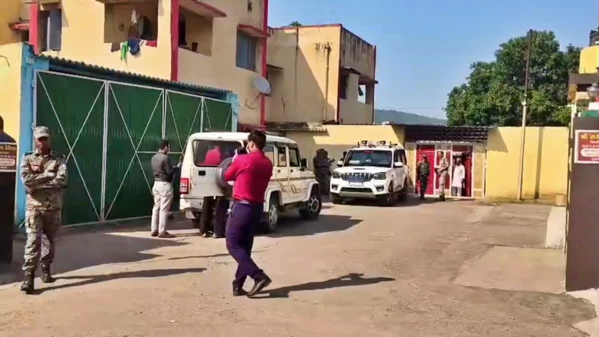 Hazaribagh News: JMM जिलाध्यक्ष के बॉडीगार्ड की गोली लगने से मौत, बंद कमरे में मिला शव, हत्या या आत्महत्या की जांच में जुटी पुलिस