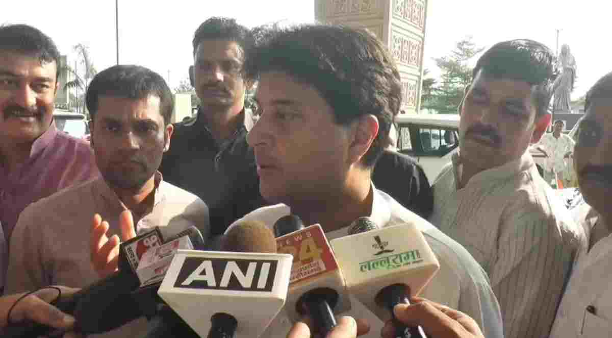 ज्ञानेश कुमार के पुतला दहन की तैयारी पर भड़की BJP, सिंधिया ने राहुल गांधी पर साधा निशाना, कहा- उनकी सोच हमेशा नेगेटिव …