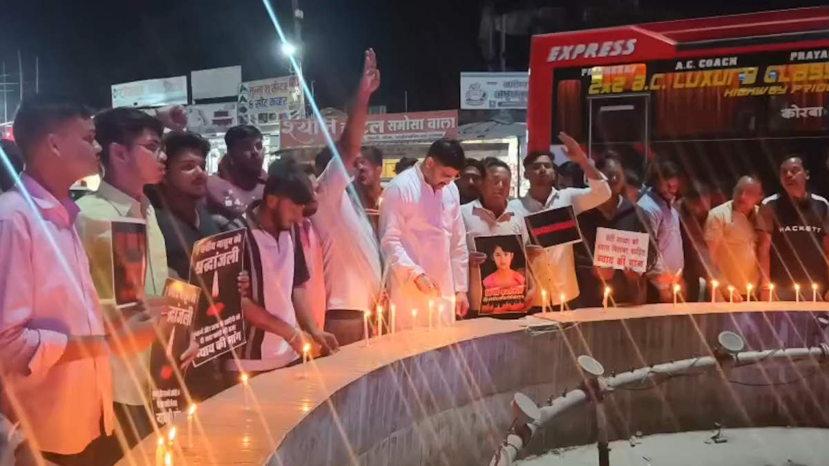 7 वर्षीय मासूम के साथ दुष्कर्म और हत्या पर उभरा संवेदना का ज्वार, कैंडल मार्च निकालकर लोगों ने दी श्रद्धांजलि