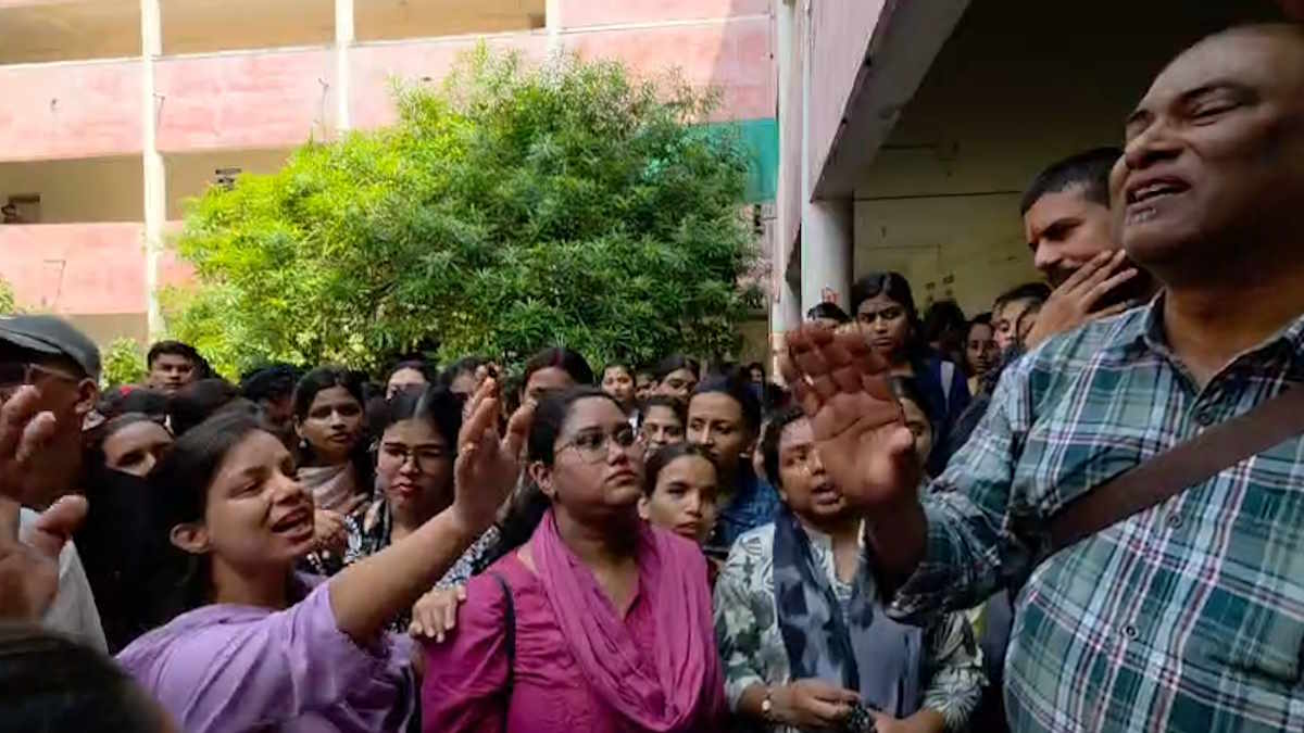 खैरागढ़ संगीत विश्वविद्यालय में ‘Gen Z’ का आंदोलन, छात्रों की 18 सूत्रीय मांगों में पहला दैवेभो कर्मचारियों की सेवा समाप्ति का!