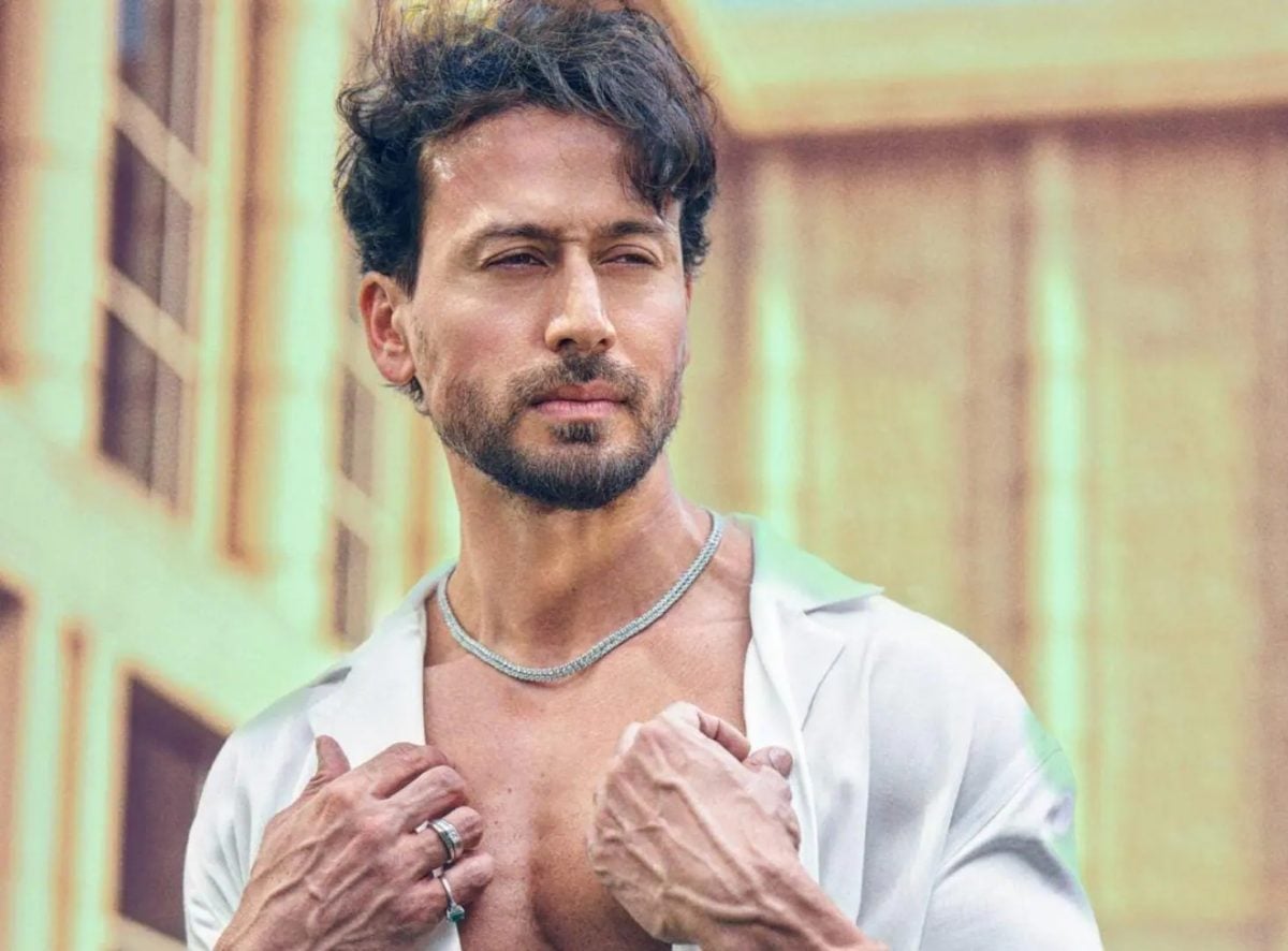 ब्रेकिंग : अभिनेता टाइगर श्रॉफ पर हमला, तीन अज्ञात हमलावरों ने की फाइरिंग