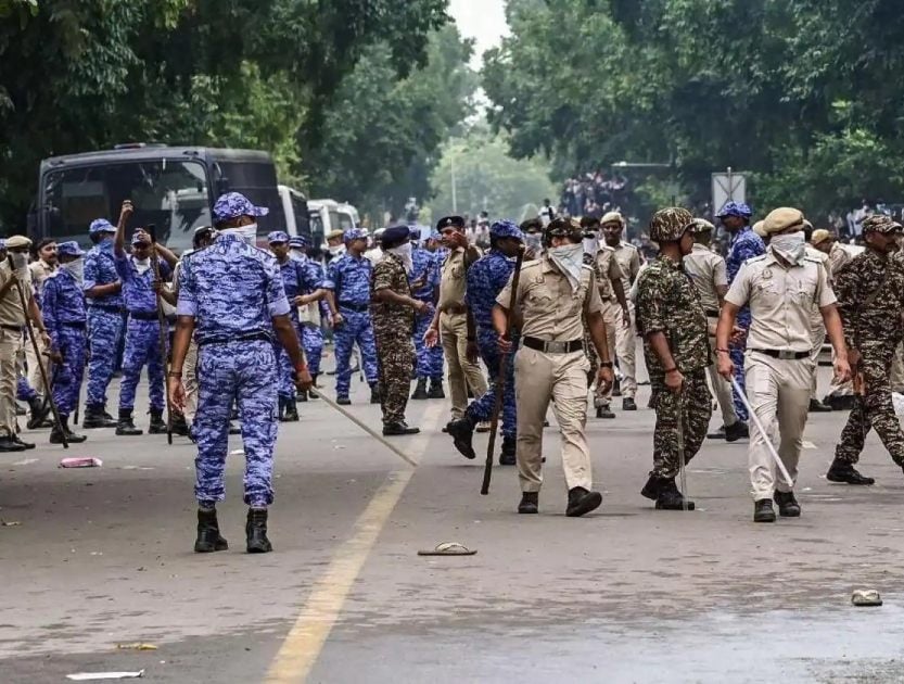 Delhi Security Alert: राजधानी में एक महीने तक तैनात रहेंगे 20,000 अर्धसैनिक जवान, विरोध प्रदर्शनों और त्योहारों के चलते फैसला