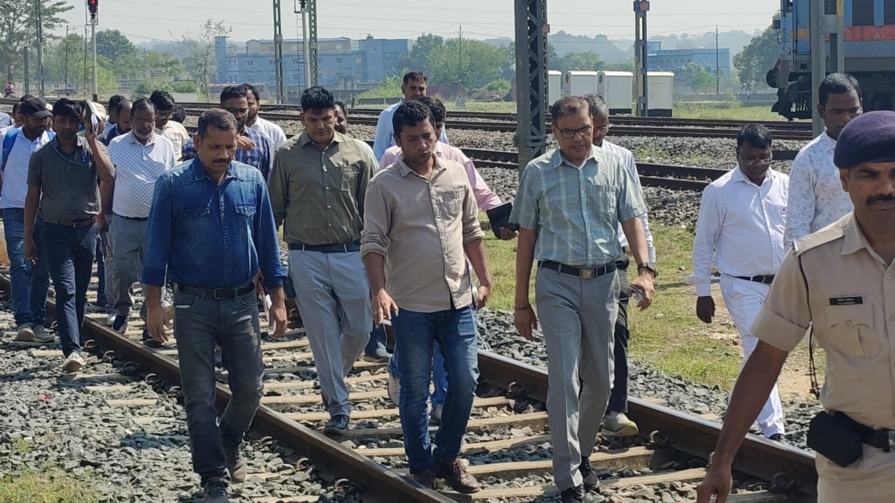 लोहरदगा को मिल सकती हैं नई ट्रेनें: DRM का बड़ा संकेत, पहले धरमजयगढ़-गुमला-लोहरदगा रेल लाइन होगी पूरी
