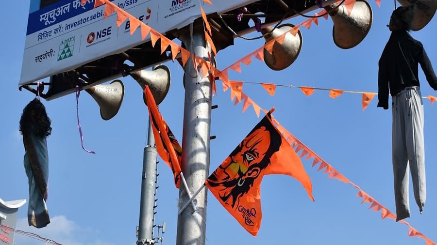 दुर्गा पंडाल में सरेआम फांसी पर लटके मुस्कान-साहिल! मेरठ ड्रम कांड के फैसले पर गोरखपुर में अनोखा जश्न