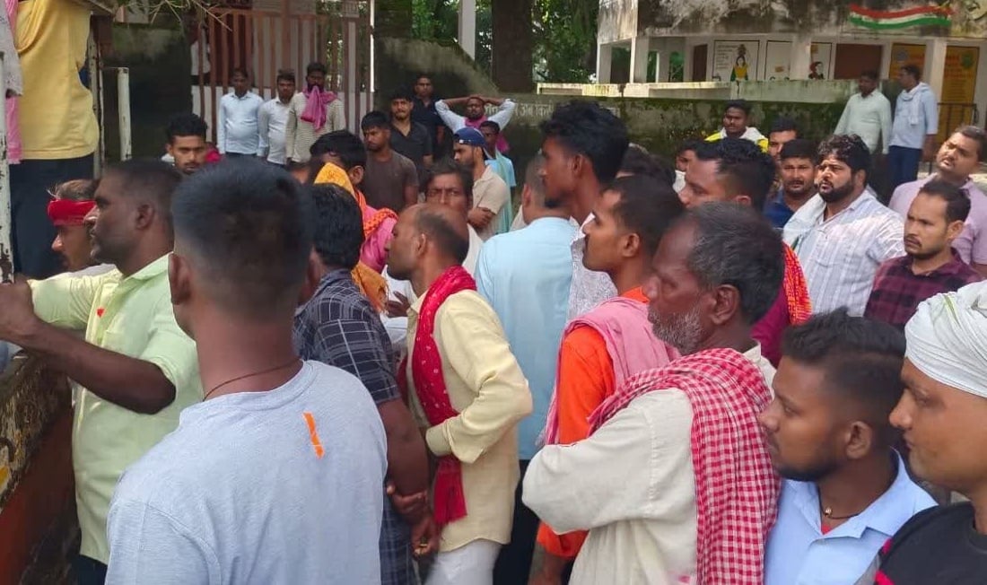 भाई का साया उठते ही बहन ने उठाया खौफनाक कदम! मिर्जापुर में मच गया कोहराम, जानिए आखिर ऐसा क्या हुआ?