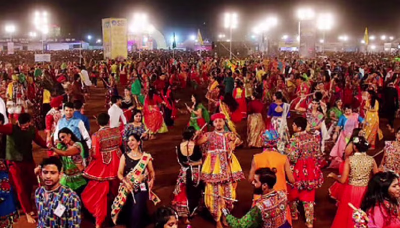 गांवों की गलियों से वैश्विक पहचान तक: गुजरात में गरबा के बदलते रूप और इसके करोड़ों के साम्राज्य की पूरी कहानी