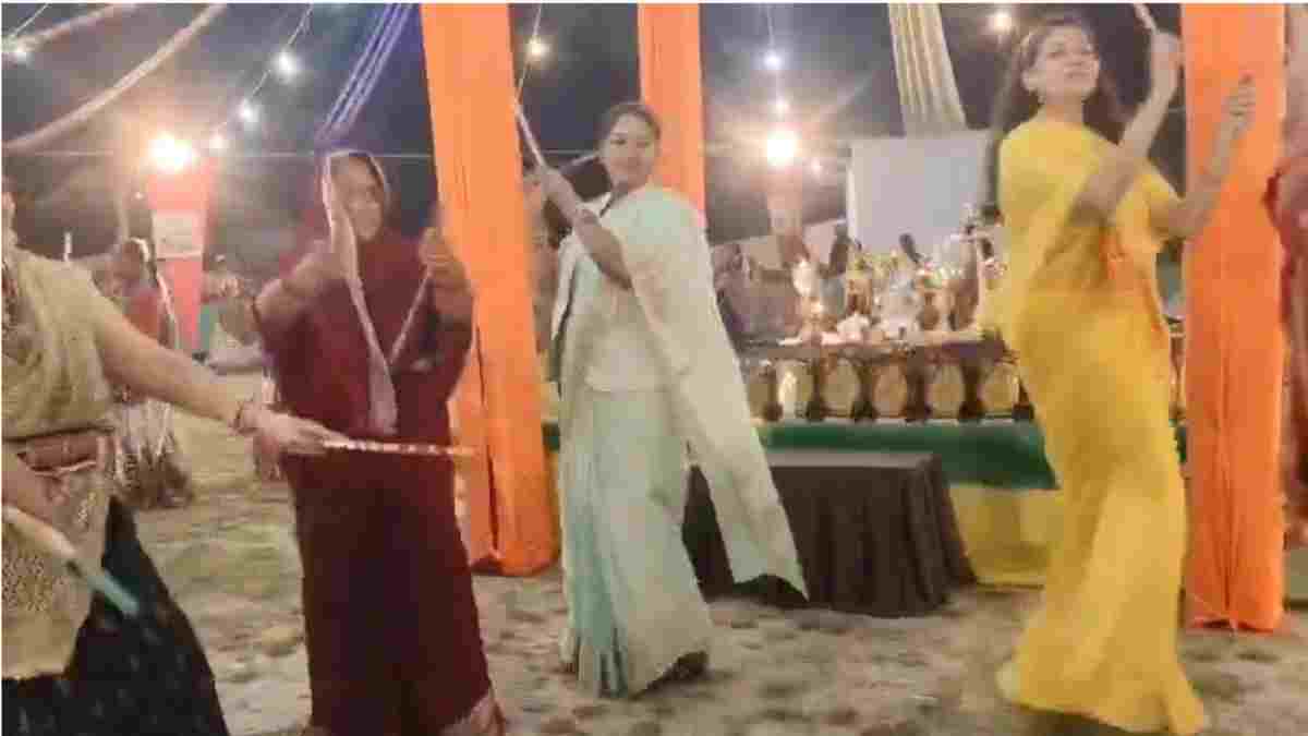 कोठी के गरबा में दिखा राज्यमंत्री का अलग अंदाज, प्रतिमा बागरी ने प्रतिभागियों संग किया डांडिया नृत्य
