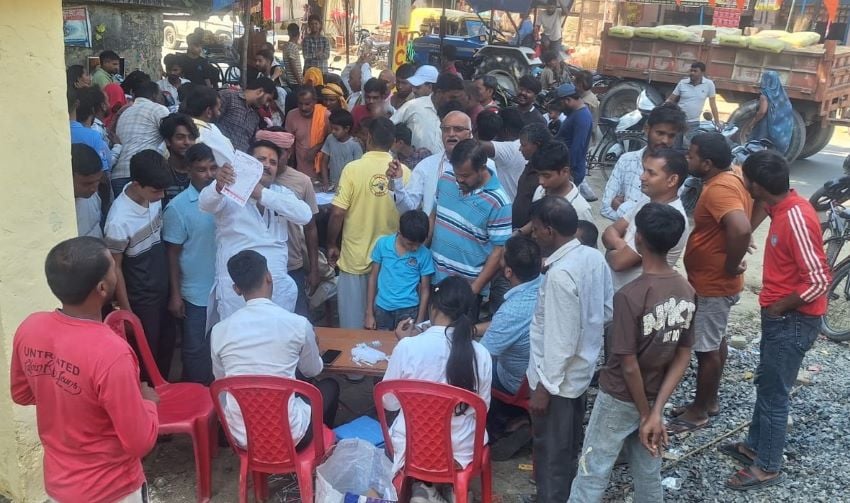 गोरखपुर: दुर्गा पूजा में चरणामृत पीने के बाद 450 लोगों को में लगी एंटी-रेबीज वैक्सीन, जानें पूरी वजह