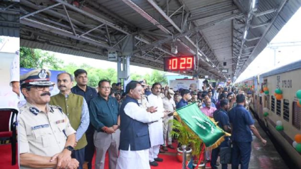 सरदार पटेल की 151वीं जयंती पर सौगात: भुवनेश्वर से एकता नगर के लिए विशेष ट्रेन रवाना, सीएम मोहन माझी ने दिखाई हरी झंडी
