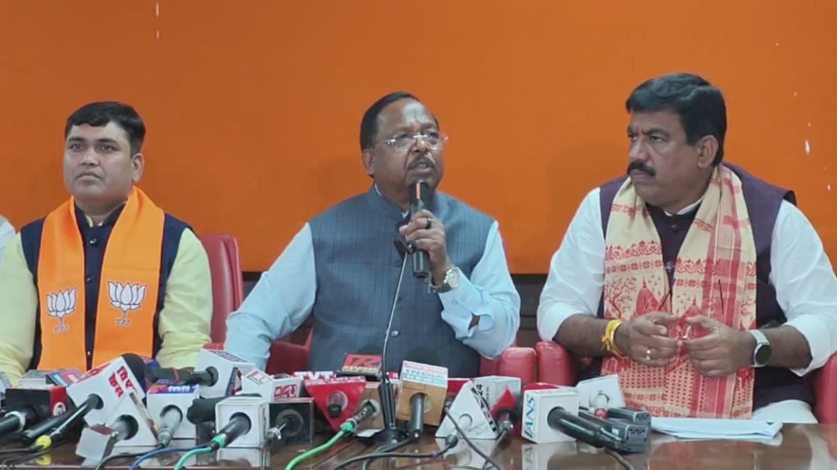 प्रेसवार्ता: पुरानी नीति के तहत ही होगी धान खरीदी, कम उत्पादन में भी 21 क्विंटल प्रति एकड़ तक बोनस देने पर अभी निर्णय नहीं- कृषि मंत्री रामविचार नेताम