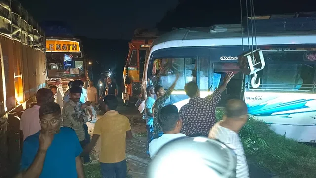 Ramgarh Accident: चुटूपालू घाटी में कोयला लदे हाइवा का ब्रेक फेल, आधा दर्जन वाहन चपेट में, कई लोग घायल