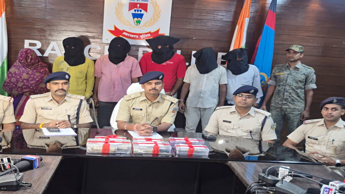 Ranchi Crime: कृषि अधिकारी के घर डकैती का खुलासा, 14 बदमाशों ने मिलकर रची थी साजिश, महिला समेत 6 गिरफ्तार
