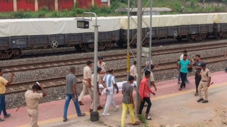 Ranchi News: रेलवे स्टेशन पर RPF टीम पर हमला, पथराव में दो जवान घायल, एक आरोपी गिरफ्तार, अन्य फरार