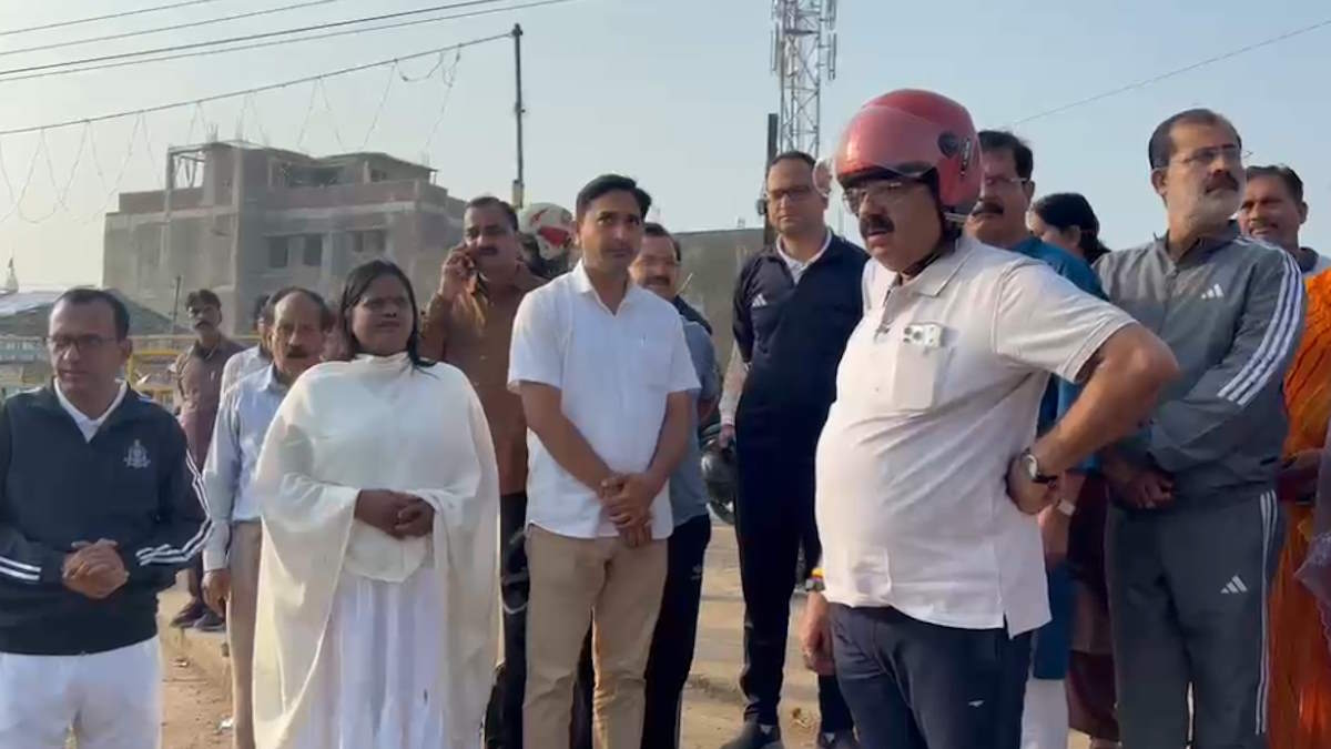 उप मुख्यमंत्री अरुण साव ने खुद स्कूटी से घूमकर देखी अंबिकापुर शहर की सफाई व्यवस्था, अधिकारियों को दिए सफाई के निर्देश…
