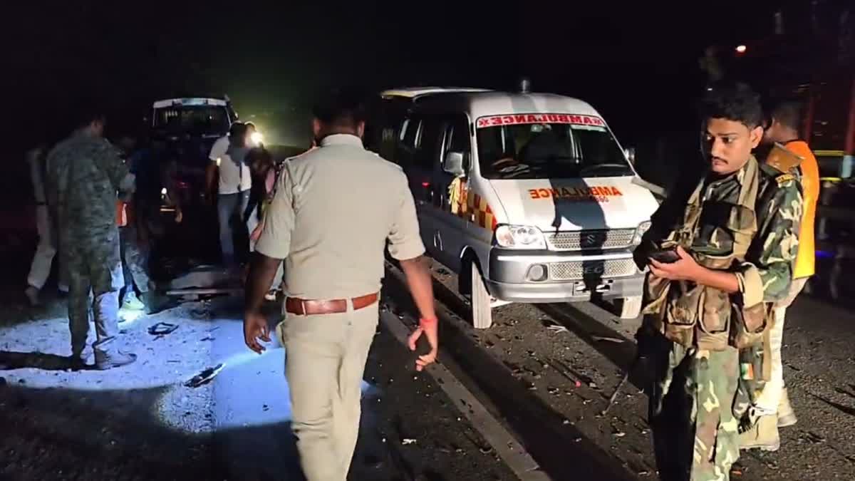 Saraikela Accident: मेले से लौट रहे तीन युवकों की दर्दनाक मौत, तेज रफ्तार कार ने बाइक को मारी टक्कर, गांव में पसरा मातम