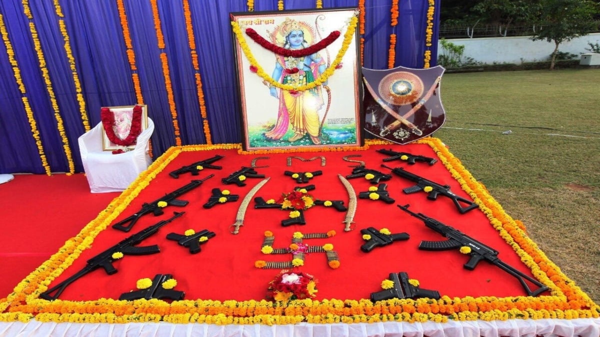 दशहरे पर शस्त्र पूजा कब करें ? जानें विजय मुहूर्त, इस दिन शमी वृक्ष की पूजा क्यों करना चाहिए…