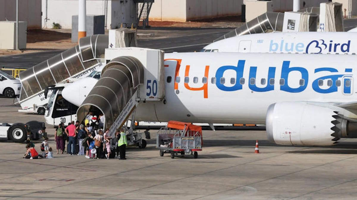 4 पायलट, 2 कॉकपिट में! Flydubai के 2 पायलट आखिर क्यों बैठे थे यात्रियों के बीच…