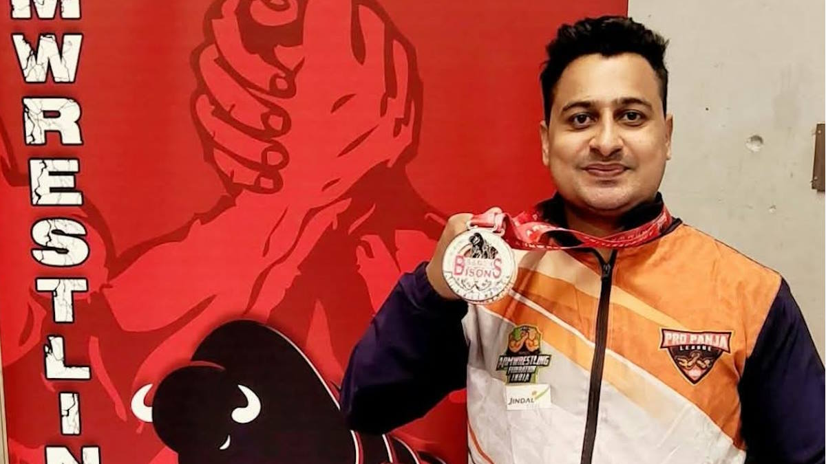 श्रीमंत झा ने जर्मनी पैरा-आर्मरेसलिंग कप 2026 में जीता एक रजत, एक कांस्य पदक, शहीद सैनिकों को समर्पित किया मेडल
