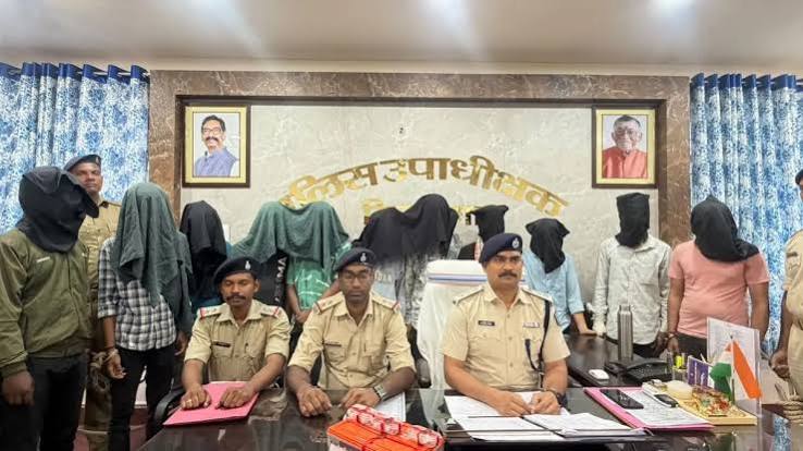Simdega News: सिमडेगा में ब्राउन शुगर के खिलाफ बड़ी कार्रवाई, 11 गिरफ्तार, युवाओं को मुफ्त में नशा कराकर फंसाने का आरोप