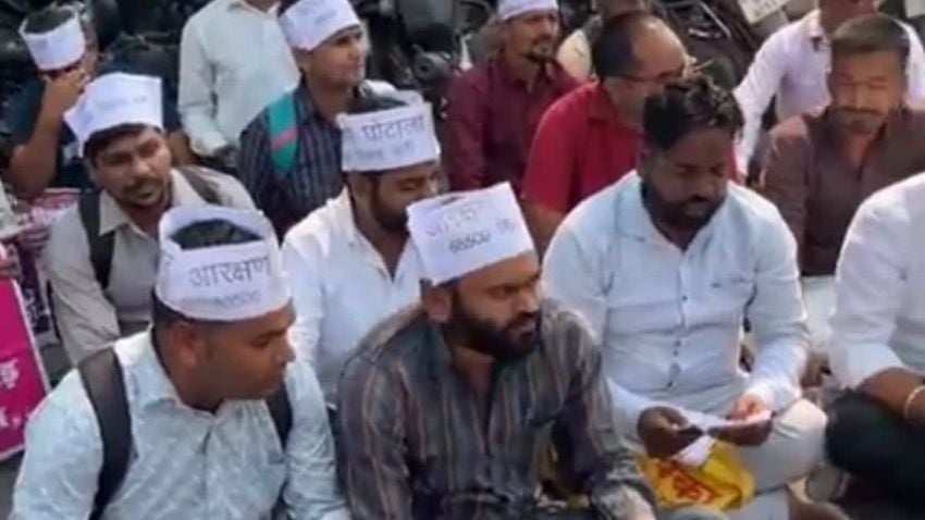 मंत्री जी के घर पर ‘सुंदरकांड’ पाठ! 68500 शिक्षक भर्ती के अभ्यर्थियों का यह अनोखा विरोध देख दंग रह जाएंगे आप