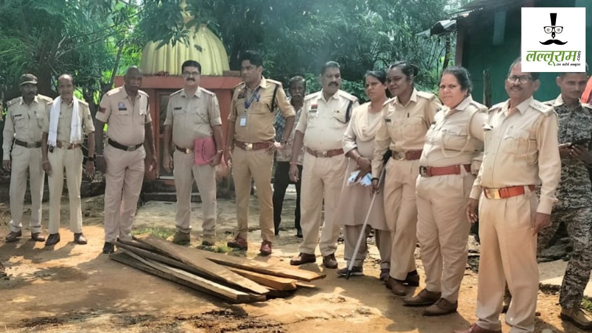 CG News : पूर्व सरपंच के निवास पर पड़ा छापा, वन विभाग ने लाखों के अवैध सागौन की लकड़ियां बरामद