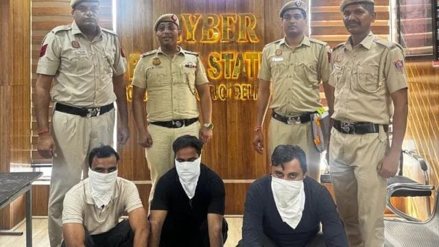 2 रुपये का पेमेंट पड़ा भारी : कूरियर अपडेट के नाम पर 3.97 लाख उड़ाए, मास्टरमाइंड समेत 3 गिरफ्तार