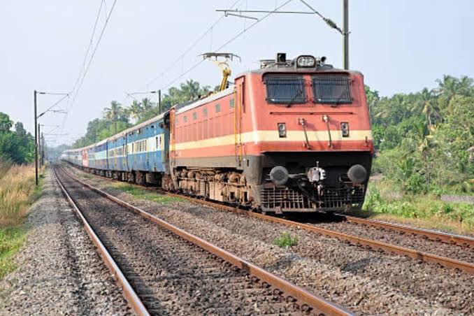 Bihar-Jharkhand Train Update: बक्सर-टाटानगर एक्सप्रेस समेत कई ट्रेनों पर असर, 60 मिनट तक रास्ते में रोककर चलेंगी ट्रेनें