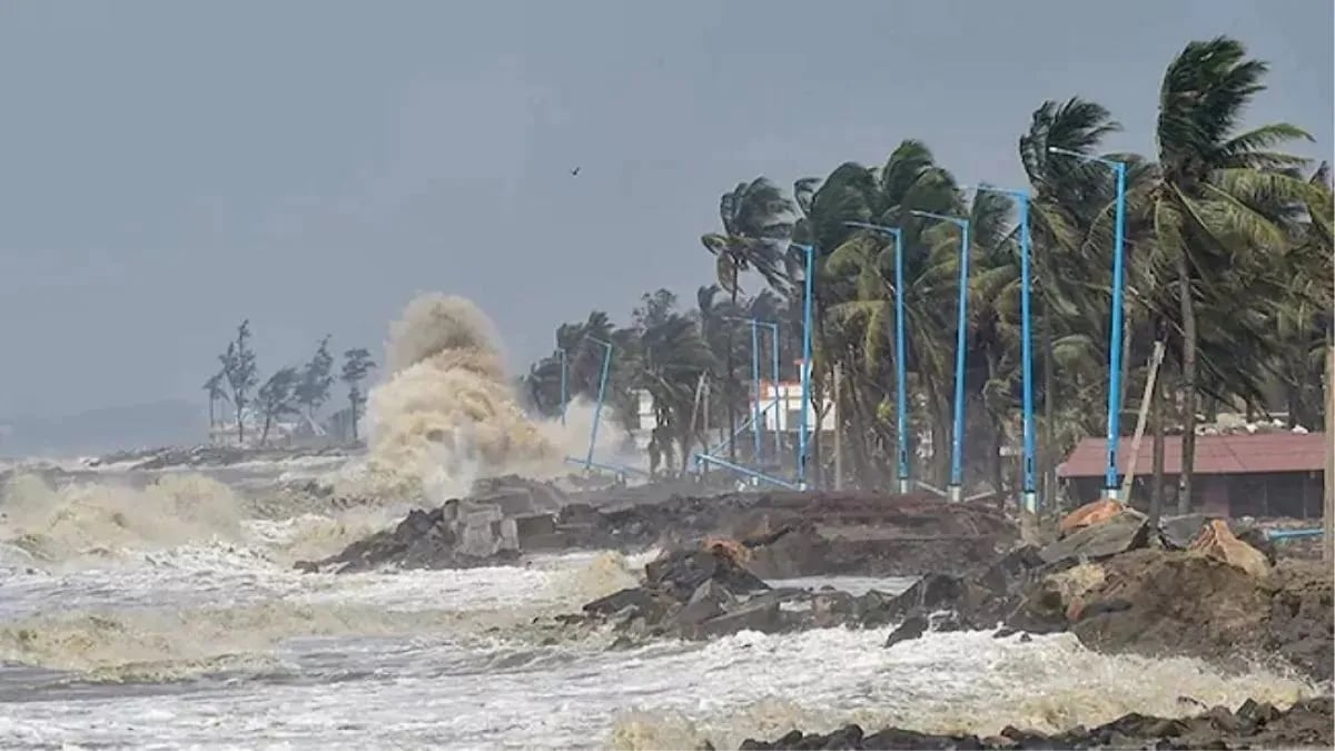 बंगाल की खाड़ी में बनेगा कम दबाव का क्षेत्र! ओडिशा-आंध्र तट की ओर बढ़ सकता है तूफान, जानें IMD का अनुमान