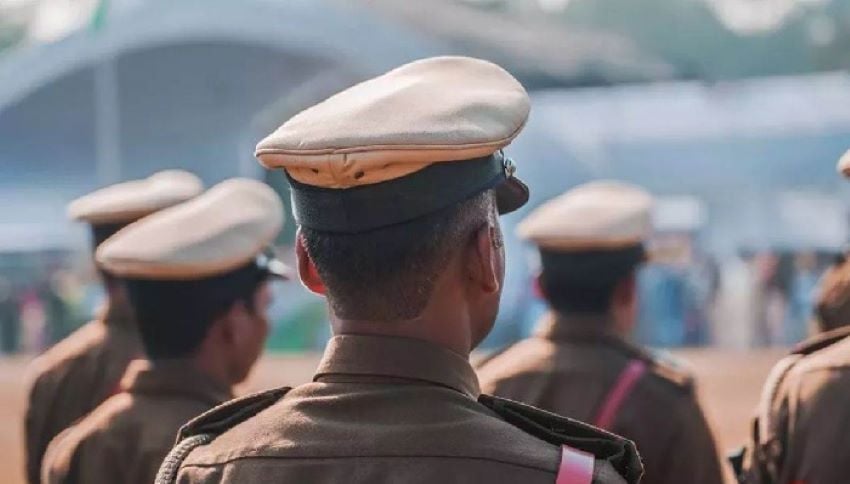 बड़ा बदलाव! भारी बारिश के चलते यूपी पुलिस परीक्षा का शेड्यूल बदला, कहीं आपका सेंटर तो नहीं छूटा?