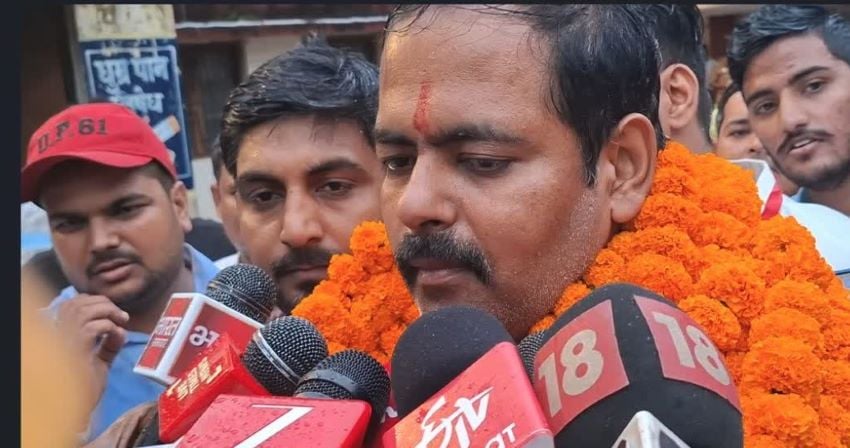साइकिल की दहाड़: स्नातक MLC सीट पर आशुतोष सिन्हा ने मारी बाजी, दोनों सीटों पर सपा का कब्जा