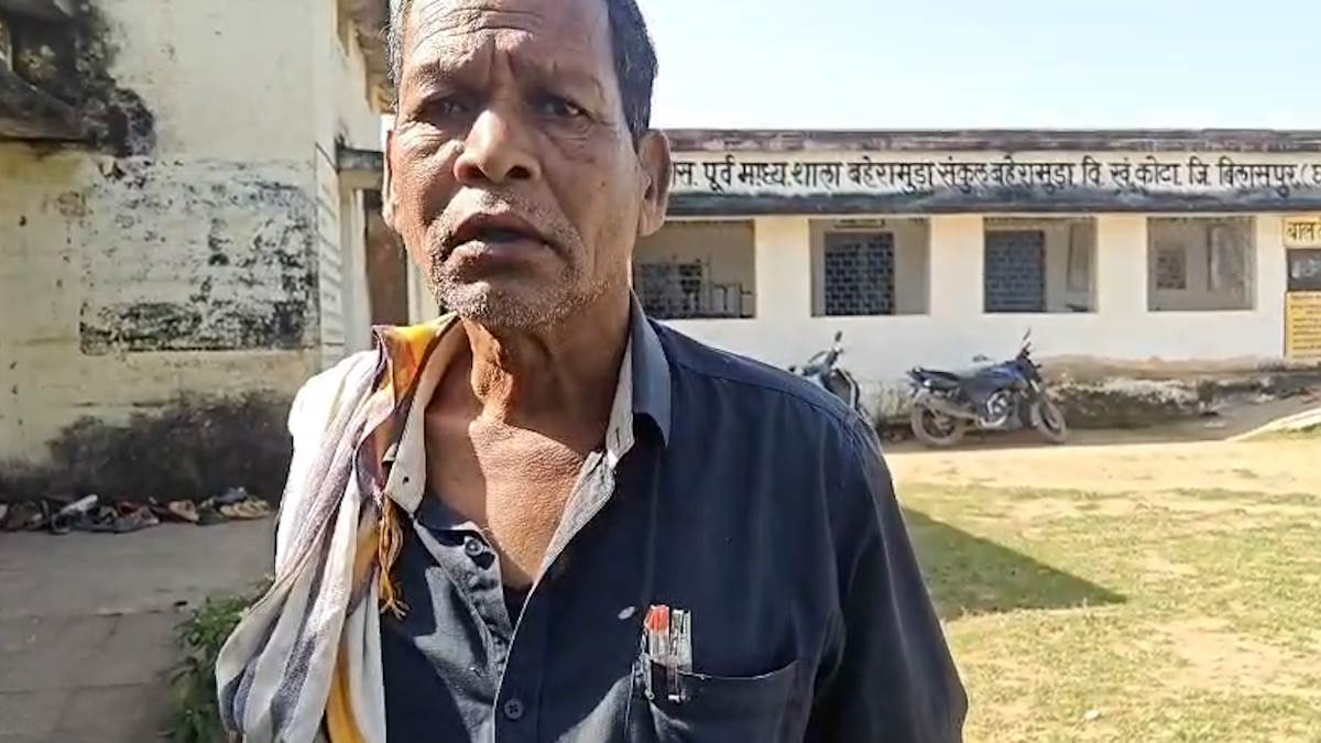 Viral Video: शराब के नशे में स्कूल पहुंचा शिक्षक, 10 महीने की तनख्वाह नहीं मिलने के लिए ‘मोदी’ को ठहराया दोषी…