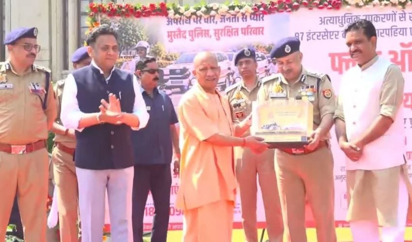 यूपी पुलिस के बेड़े में शामिल हुए 87 इंटरसेप्टर वाहन: CM योगी बोले- ‘पहचान छिपाने के दिन गए’